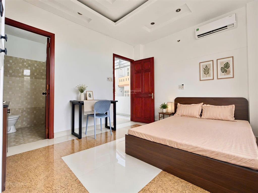 Phòng mới 20m2 có nội thất cơ bản mặt tiền đường số 21 p8