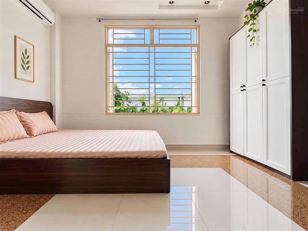 Phòng mới 20m2 có nội thất cơ bản mặt tiền đường số 21 p8