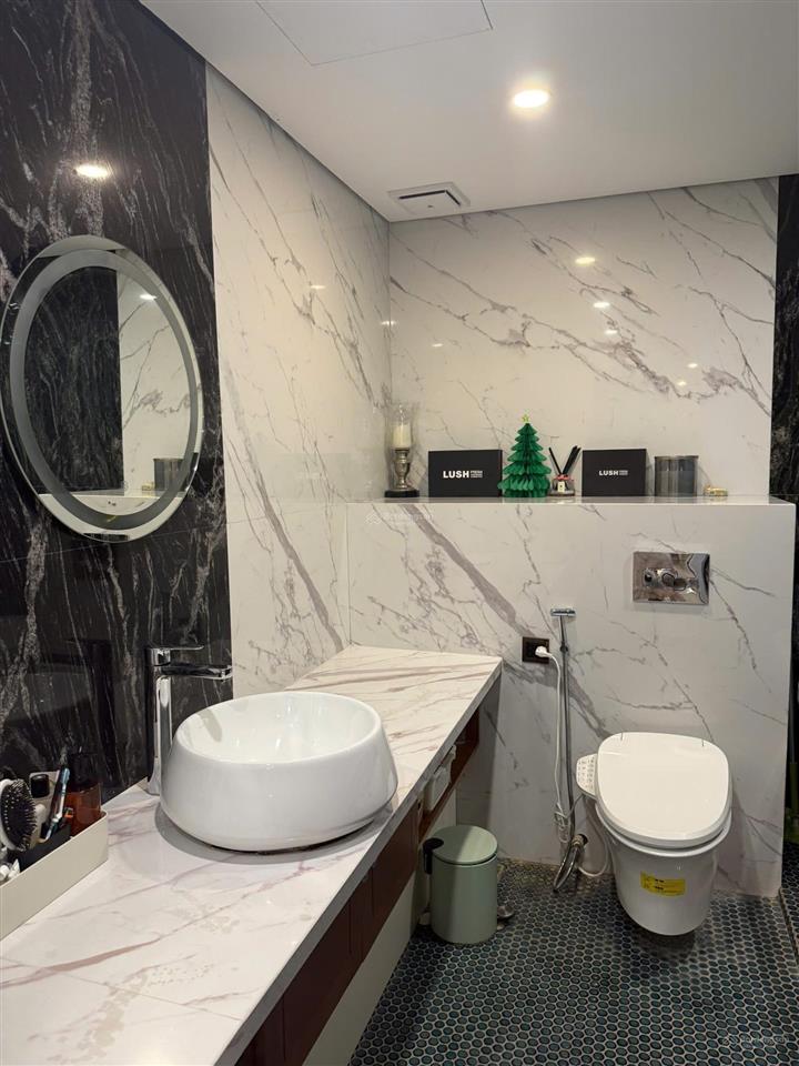 Chính chủ đi nước ngoài cần bán nhanh giảm sâu 5 tỉ căn hộ 4pn đập thông view hồ siêu hiếm