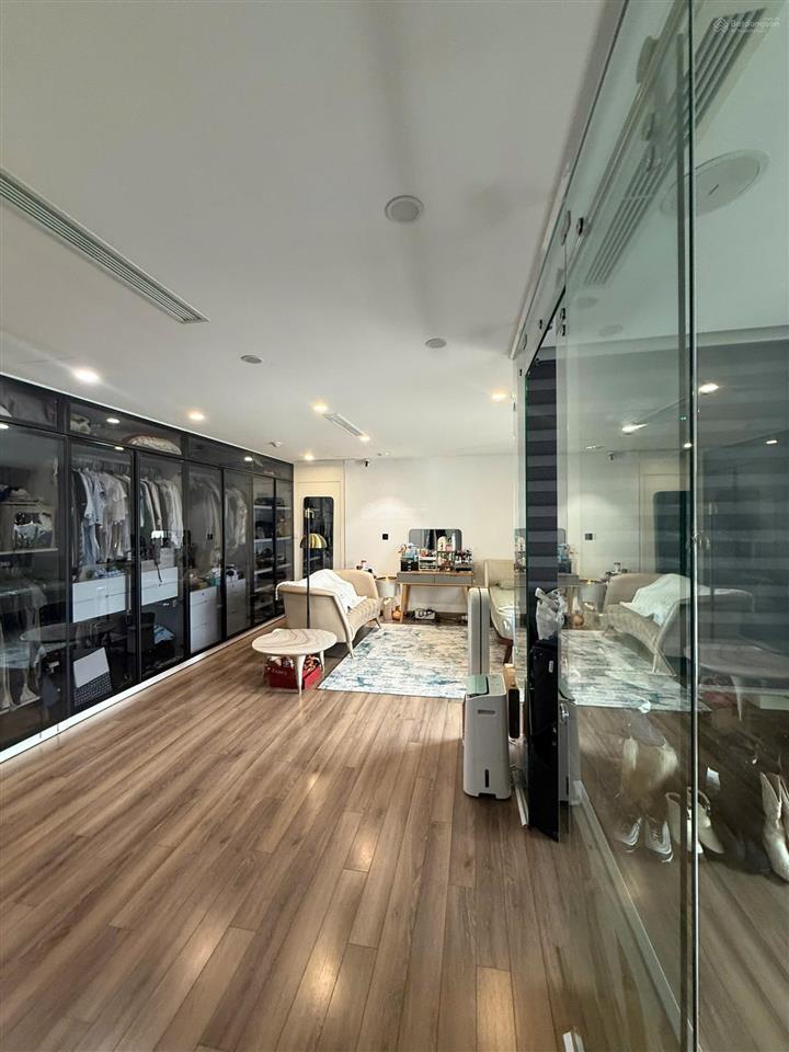 Chính chủ đi nước ngoài cần bán nhanh giảm sâu 5 tỉ căn hộ 4pn đập thông view hồ siêu hiếm