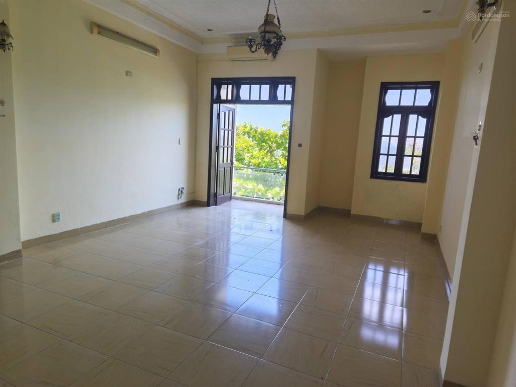 Bán nhà 4 tầng mặt tiền biển nguyễn tất thành  125m  8pn