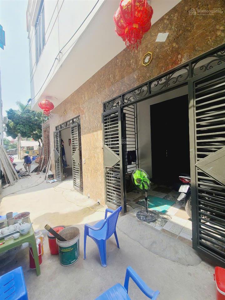 Nhà dân xây chắc chắn 3 tầng ô tô tránh nhau cách 15m