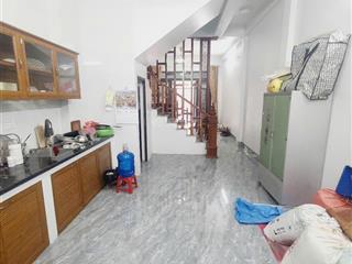 Nhà dân xây chắc chắn 3 tầng ô tô tránh nhau cách 15m