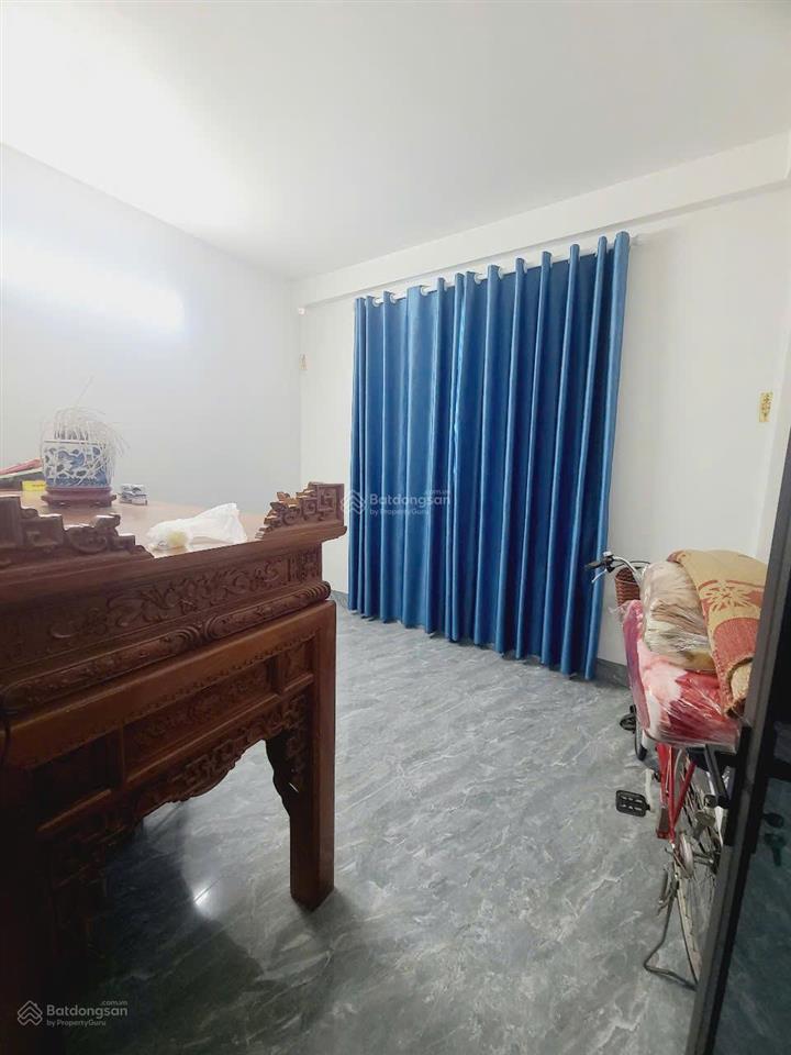 Nhà dân xây chắc chắn 3 tầng ô tô tránh nhau cách 15m
