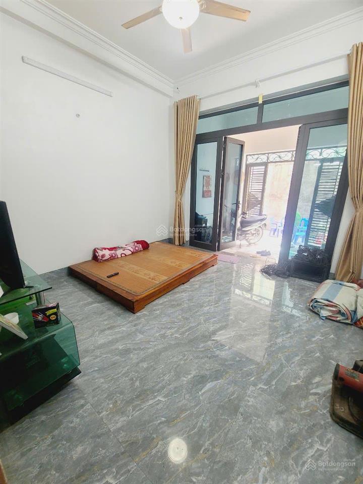 Nhà dân xây chắc chắn 3 tầng ô tô tránh nhau cách 15m