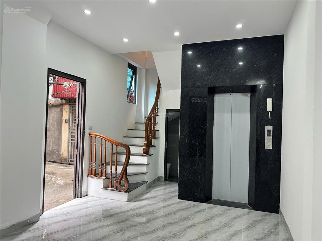 Bán nhà xây mới lô góc oáng đường thông thang máy tt phố xốm gần đh đại nam 5.68 tỷ 0963 343 ***