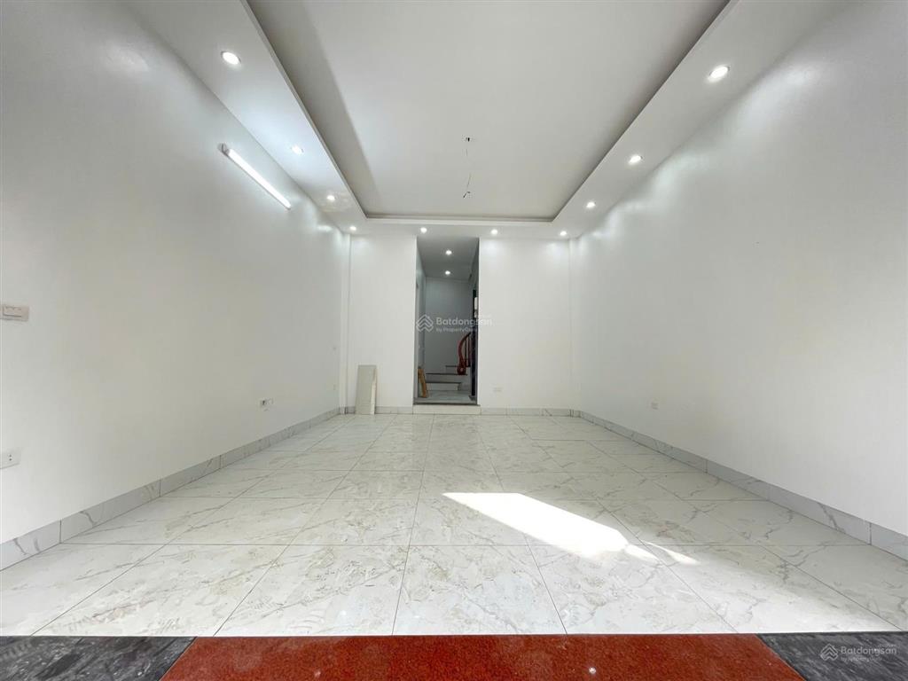 Nhà gần bến xe yên nghĩa xây độc lập có thang máy 40m2x5 tầng, 20m ra mặt đường ô tô