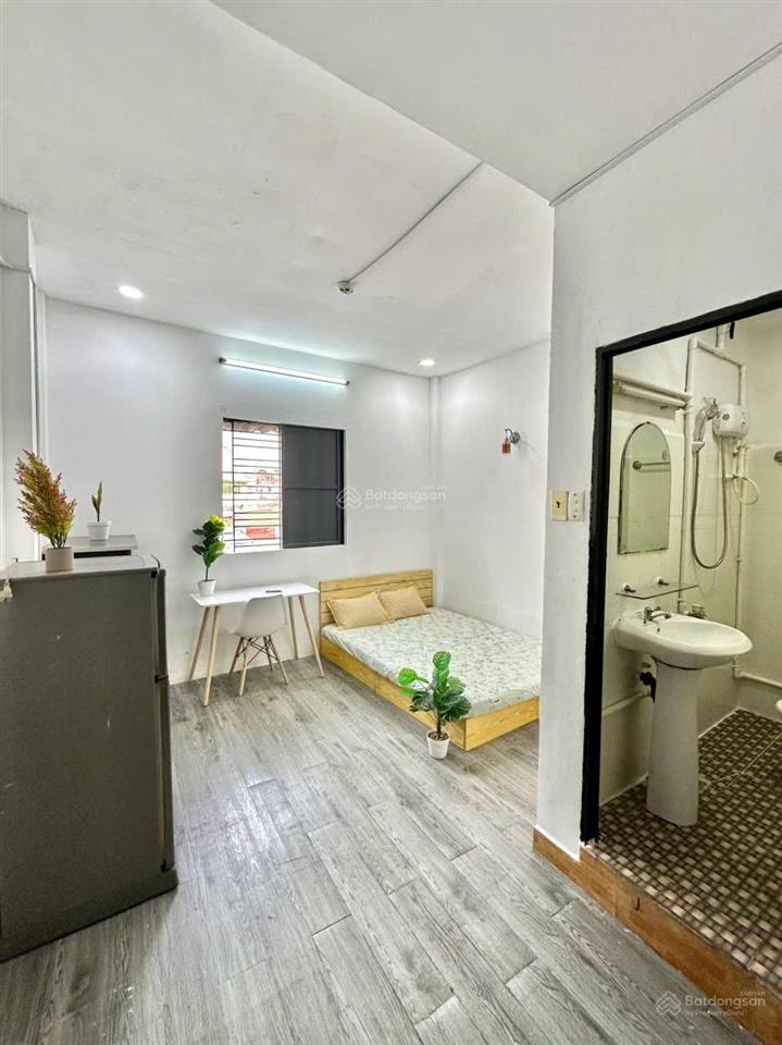 Phòng mặt tiền bờ kè hoàng sa, gần công viên lê thị riêng, giờ giấc tự do an ninh