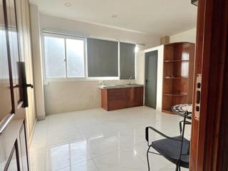 Phòng mới xây sau giga mall đầy đủ nội thất, cửa sổ thoáng, giờ giấc tự do