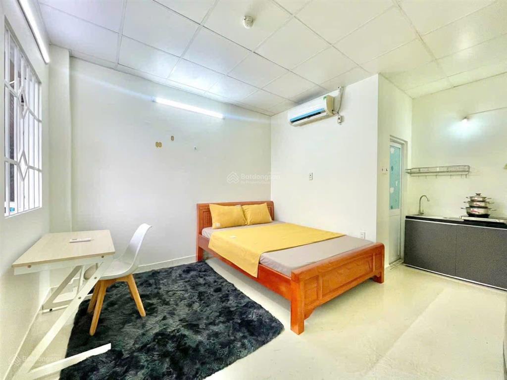 Phòng ban công full nội thất xô viết nghệ tĩnh ngay ngã tư hàng xanh