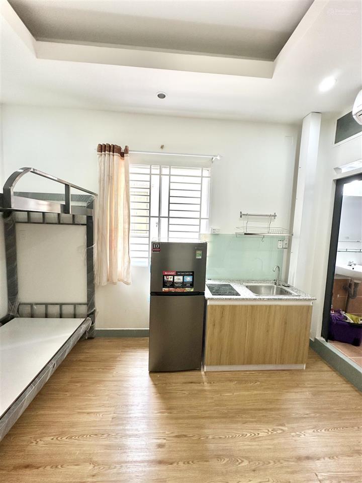 Phòng cửa sổ ban công mới xây gần khu phan xích long, an ninh, giờ giấc tự do