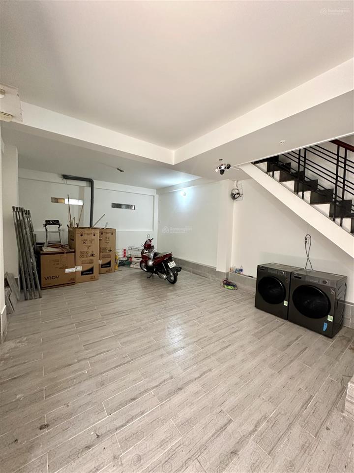 Phòng cửa sổ ban công mới xây gần khu phan xích long, an ninh, giờ giấc tự do