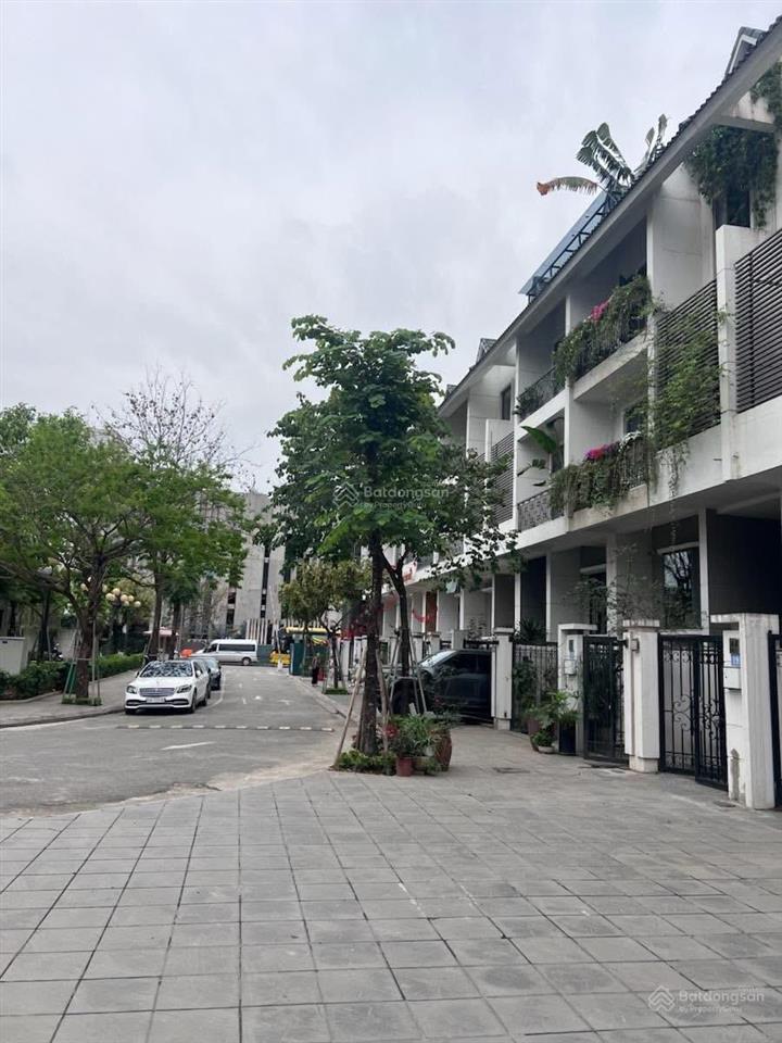 1 căn hiếm có phố nguyễn chánh  mặt vườn hoa  khu kín bảo vệ 24/7.