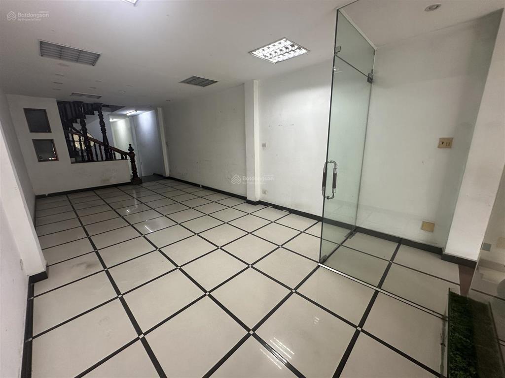 Bán gấp nhà 4 tầng đối diện nhà thiếu nhi, gần vincom, ga tàu, vị trí trung tâm nha trang.