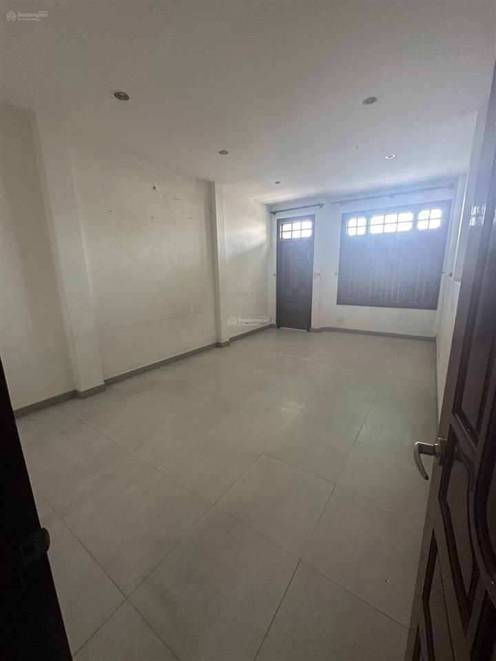 Bán gấp nhà 4 tầng đối diện nhà thiếu nhi, gần vincom, ga tàu, vị trí trung tâm nha trang.