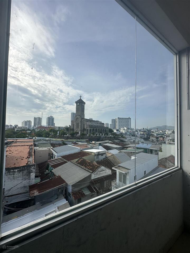 Bán gấp nhà 4 tầng đối diện nhà thiếu nhi, gần vincom, ga tàu, vị trí trung tâm nha trang.