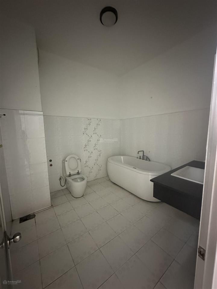 Bán gấp nhà 4 tầng đối diện nhà thiếu nhi, gần vincom, ga tàu, vị trí trung tâm nha trang.