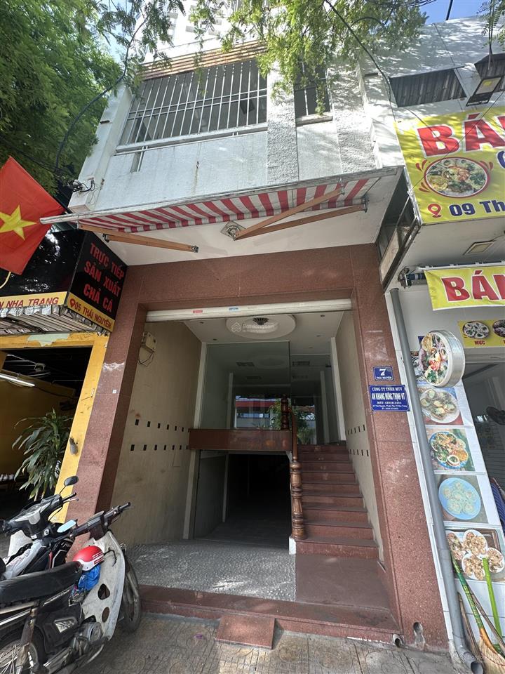Bán gấp nhà 4 tầng đối diện nhà thiếu nhi, gần vincom, ga tàu, vị trí trung tâm nha trang.