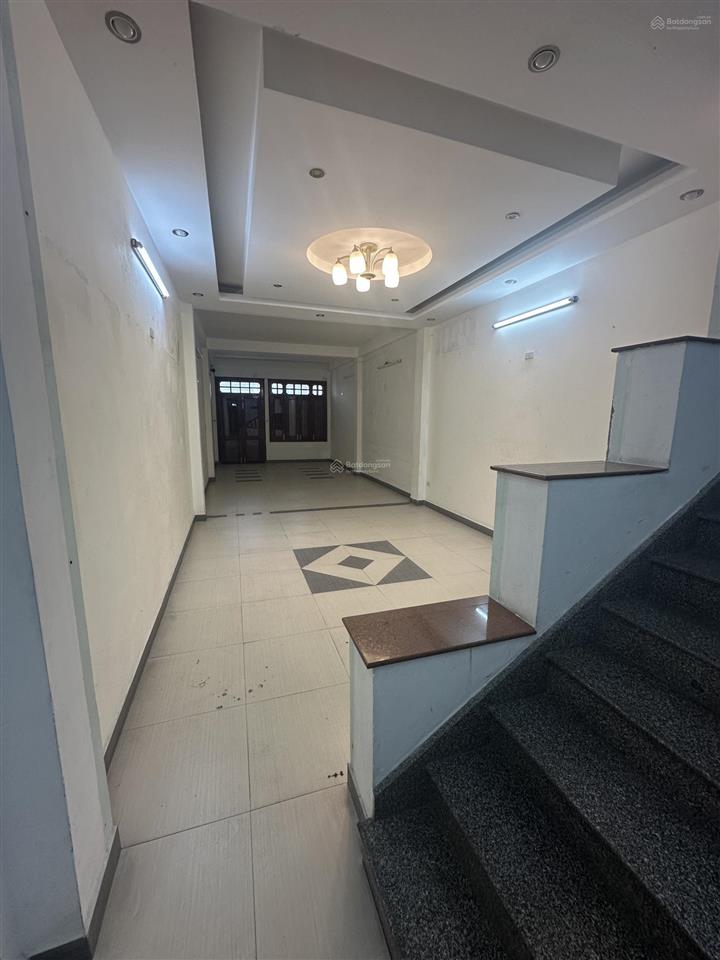 Bán gấp nhà 4 tầng đối diện nhà thiếu nhi, gần vincom, ga tàu, vị trí trung tâm nha trang.