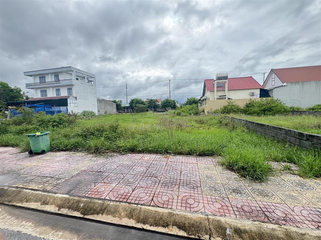Bán lô đất giá hời khu k8 kế bên đầm thuỷ triều quý anh chị thoải mái  để thương lượng.
