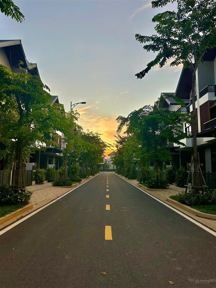 Bán gấp biệt thự 2 mặt tiền 9x15 id junction long thành giá chỉ 11,2 tỷ