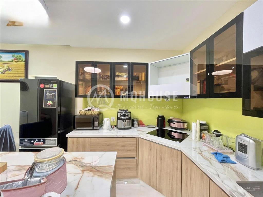 Văn phòng đường lớn gần tạ hiện với 160m2 sàn sử dụng (8x20) + thang máy, có thể ở lại. giá 20tr