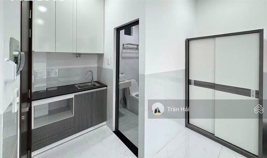 Cho thuê phòng ban công rộng  nội thất đầy đủ  trung tâm quận 10