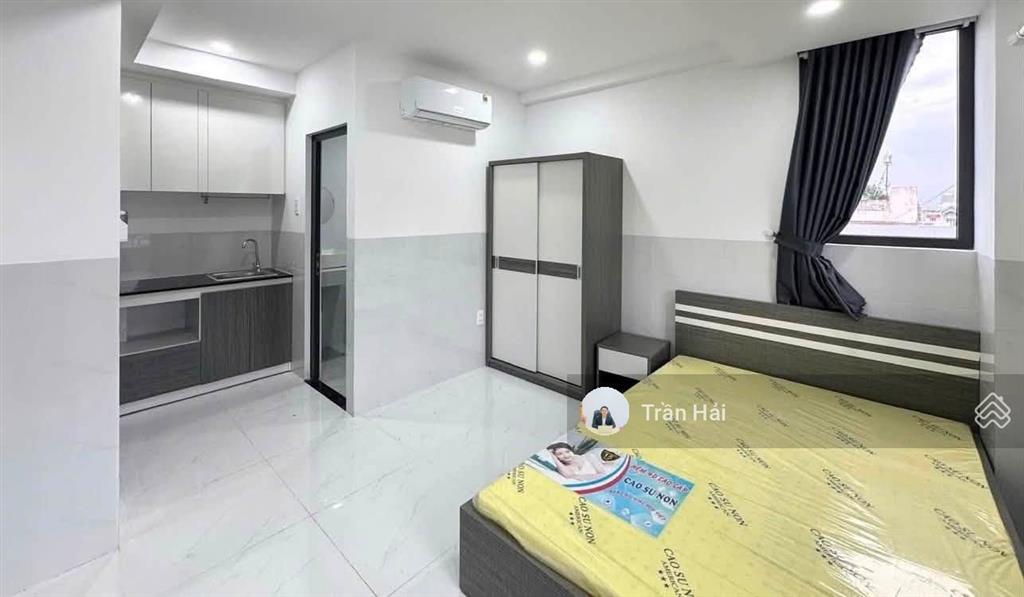 Cho thuê phòng ban công rộng  nội thất đầy đủ  trung tâm quận 10