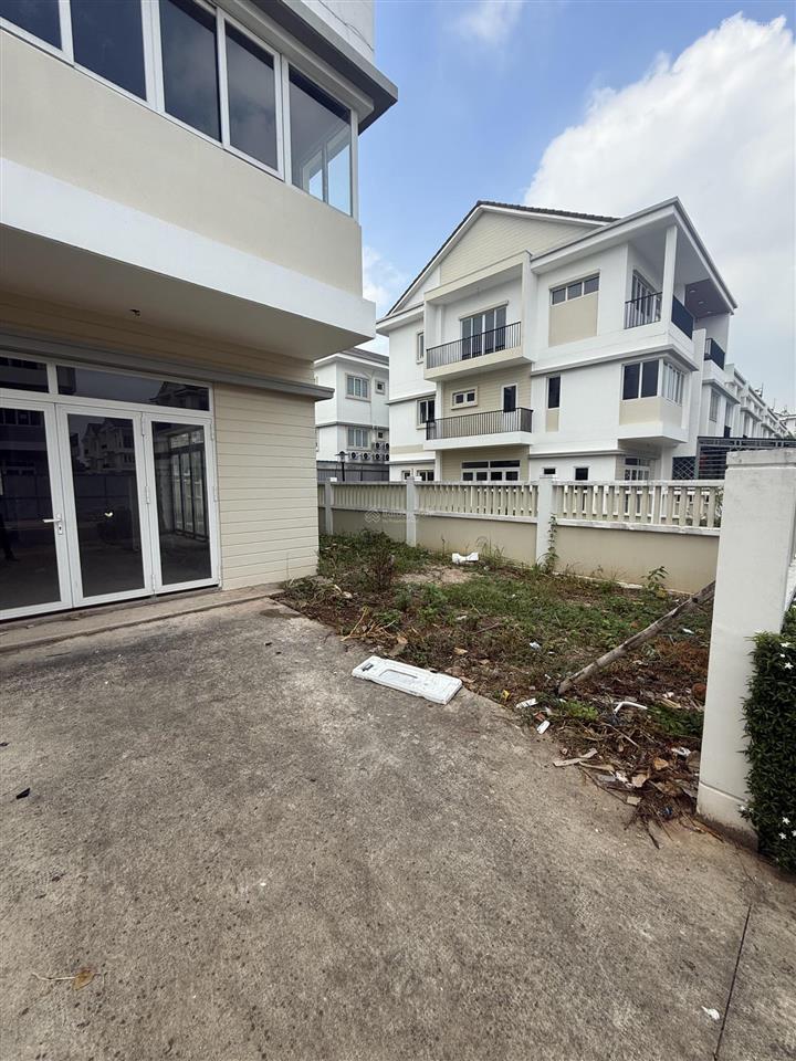 Bán căn góc nhà phố vườn thiên đàng 2 ecolakes mỹ phước . hoàn thiện ở và khai thác cho thuê .