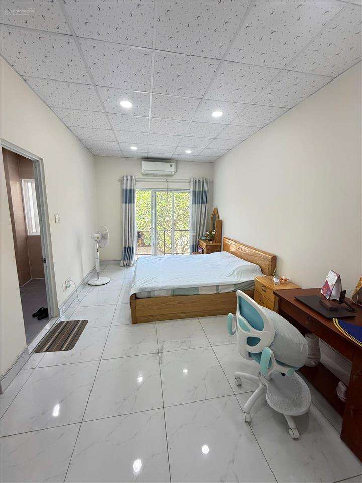Bán căn nhà phố vườn thiên đàng 1, sổ sẵn đang cho thuê 10 triệu/ tháng.kế kcn mỹ phước 1,2,3,4