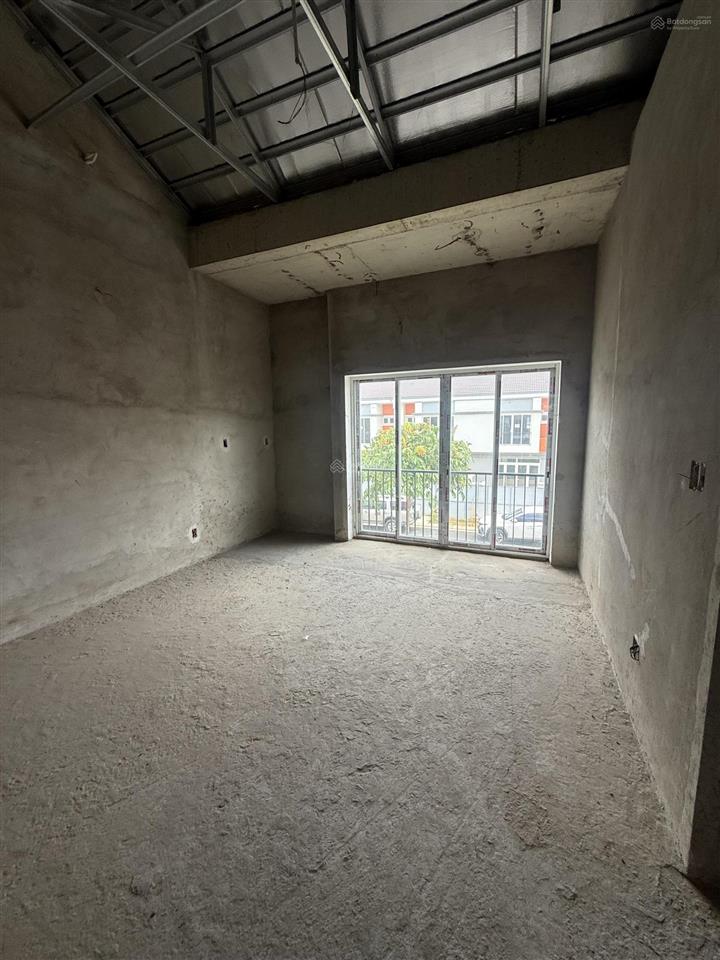 Bán căn 6x20 vườn thiên đàng 2  ecolakes mỹ phước. hoàn thiện và khai thác cho thuê 1618 triệu.