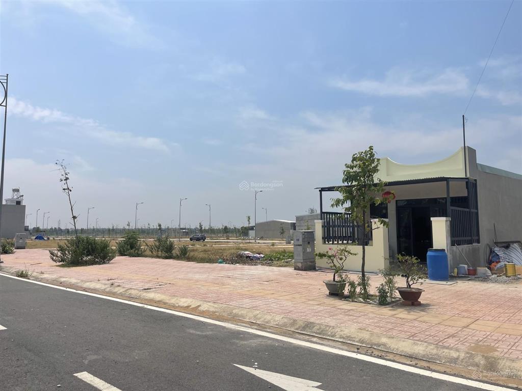 Cần bán 1 số lô trong sunflower 97,5m2 500tr  140m 650tr  162m2 900tr  240m2 1,6 tỷ.