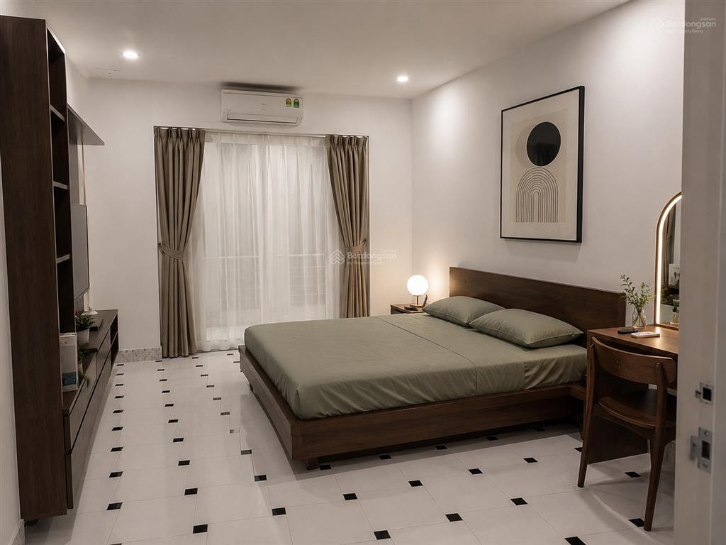 Bán gấp căn hộ tầng 1 khuất duy tiến 120m2, sân riêng 900m2, vừa ở vừa kinh doanh