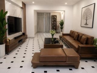 Bán gấp căn hộ tầng 1 khuất duy tiến 120m2, sân riêng 900m2, vừa ở vừa kinh doanh
