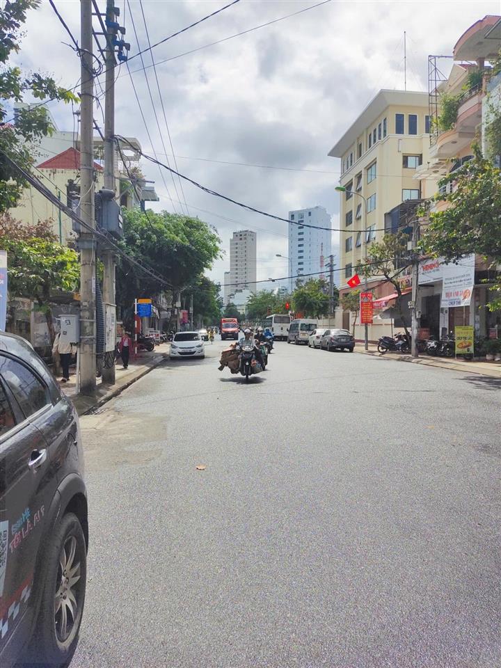 Giảm 2 tỷ bán nhanh, khách sạn 6 tầng đinh tiên hoàng  khu trung tâm lộc thọ