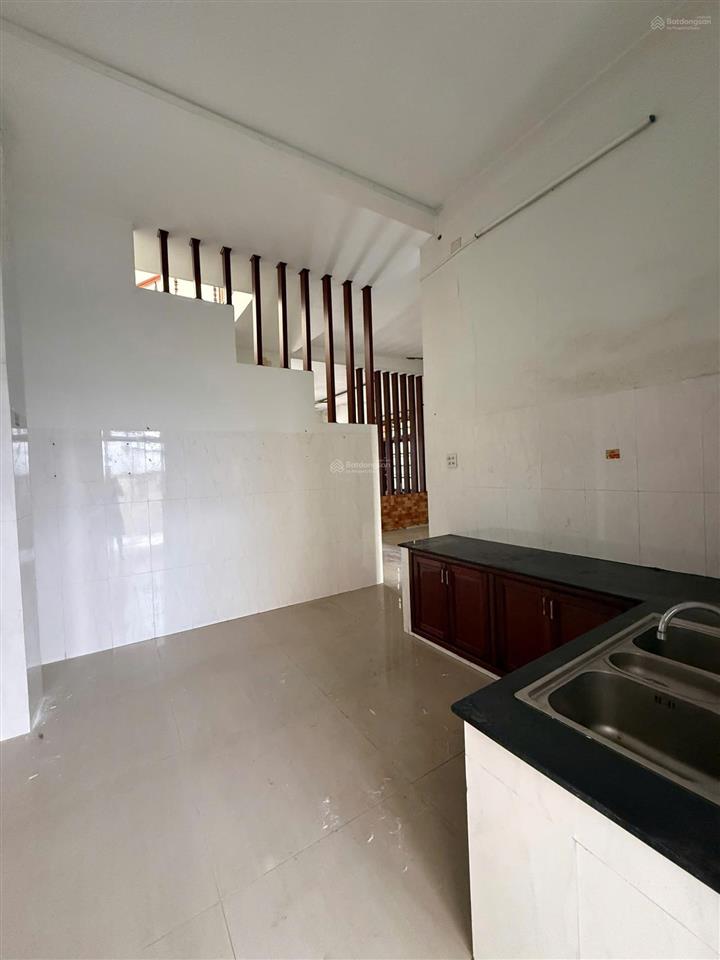 Chủ cần bán căn nhà 2 tầng nằm trên mặt tiền bửu đoá  đường nhựa 16m