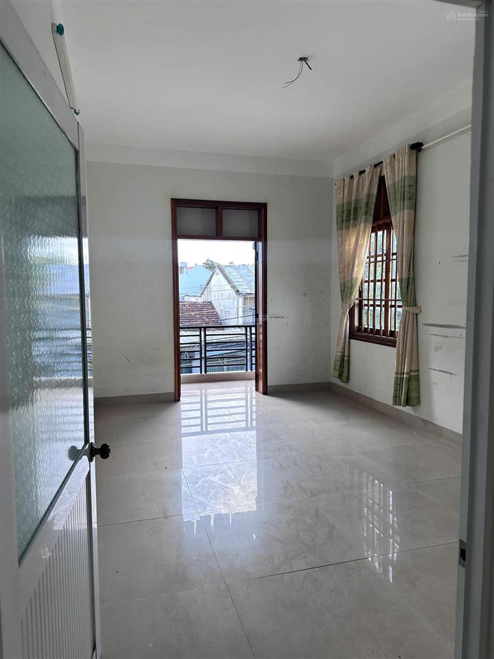 Chủ cần bán căn nhà 2 tầng nằm trên mặt tiền bửu đoá  đường nhựa 16m