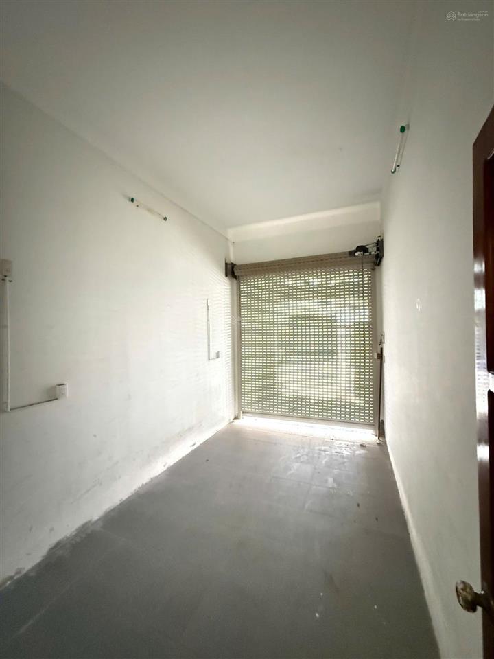 Chủ cần bán căn nhà 2 tầng nằm trên mặt tiền bửu đoá  đường nhựa 16m