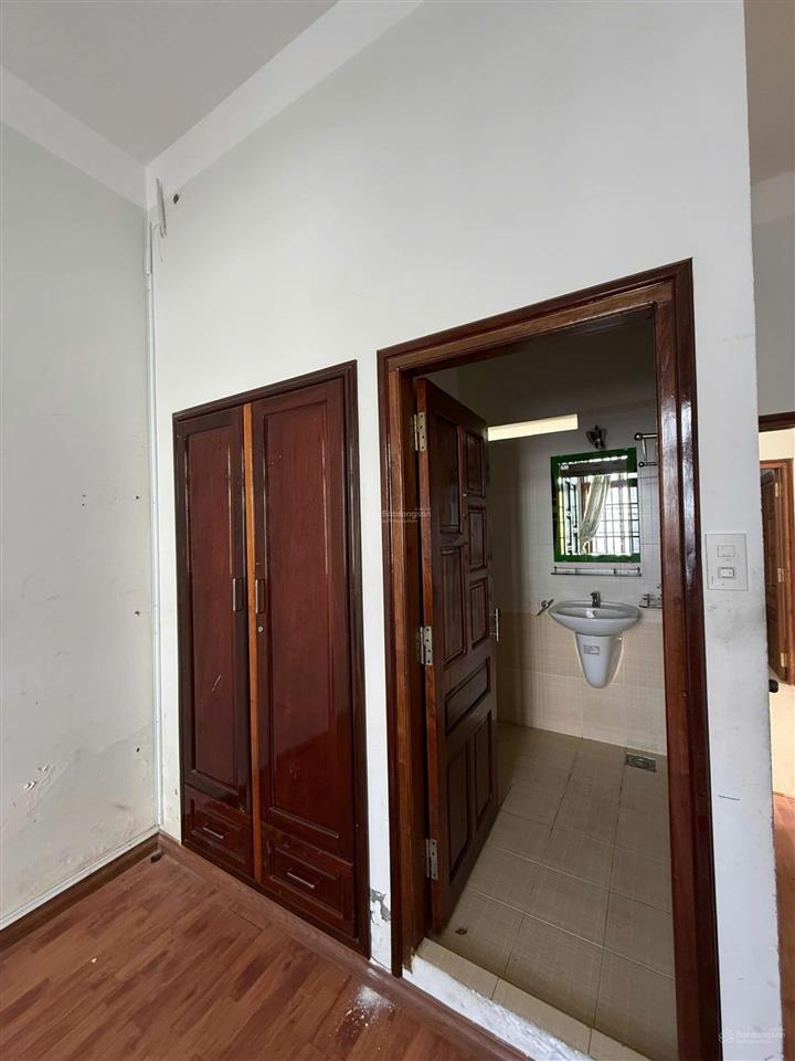 Chủ cần bán căn nhà 2 tầng nằm trên mặt tiền bửu đoá  đường nhựa 16m