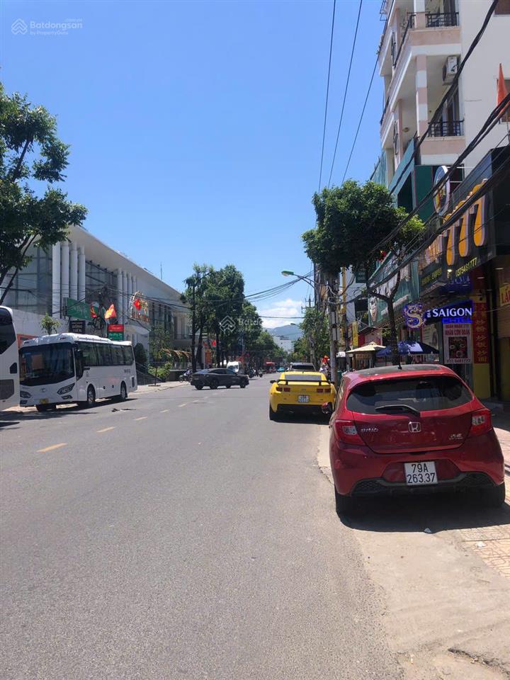 Bán nhà mặt tiền nguyễn thị minh khai 
 mặt sau giáp hẻm nguyễn hữu huân