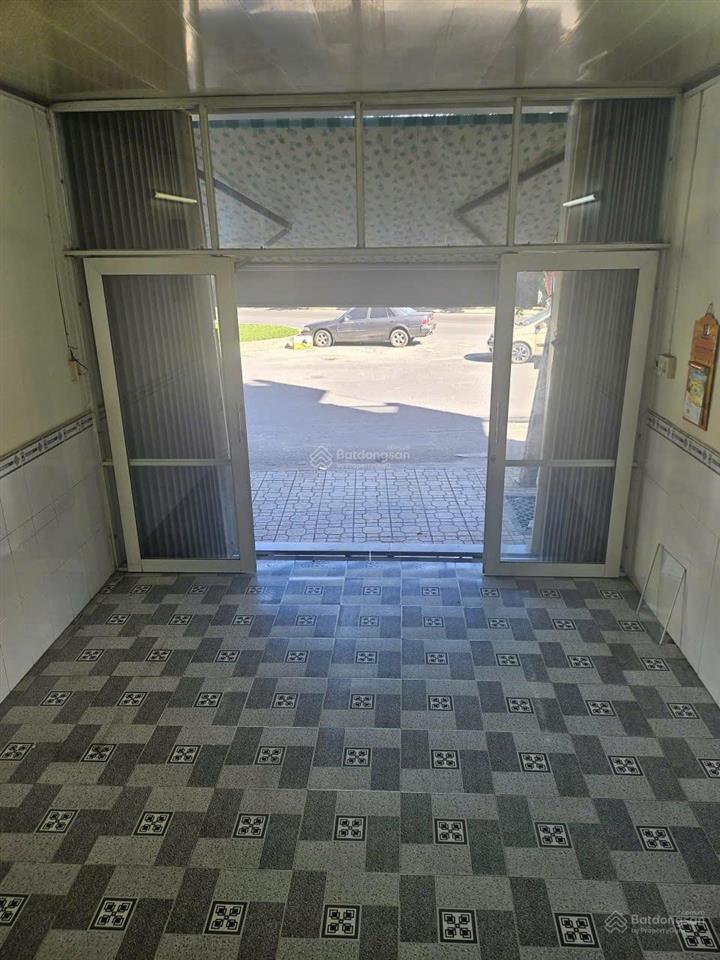 Bán nhà 2 tầng mặt tiền đường phước long nha trang  giá tốt chỉ 3,95 tỷ