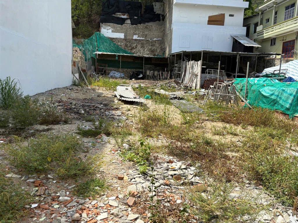 Đất mặt tiền trường sơn nam nha trang giá ngộp.
đường 13m