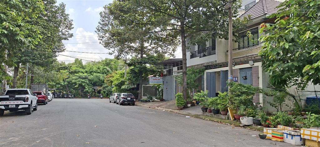 Cần bán biệt thự 200m2. view sông rộng hướng đông nam, giá cực mềm 11,9 tỷ vnd