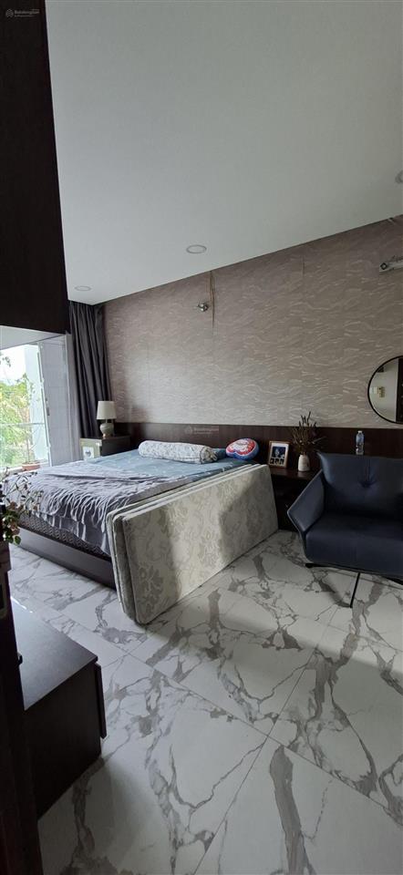 Cần bán biệt thự 200m2. view sông rộng hướng đông nam, giá cực mềm 11,9 tỷ vnd