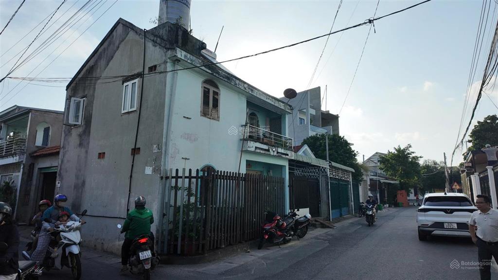 Bán nhà phú lợi  tp. hồ chí minh lô góc 2 mặt tiền, có gara ô tô đường trước nhà rộng 8m.