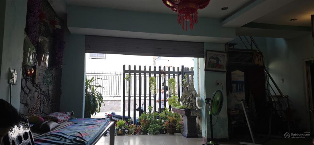 Bán nhà phú lợi  tp. hồ chí minh lô góc 2 mặt tiền, có gara ô tô đường trước nhà rộng 8m.