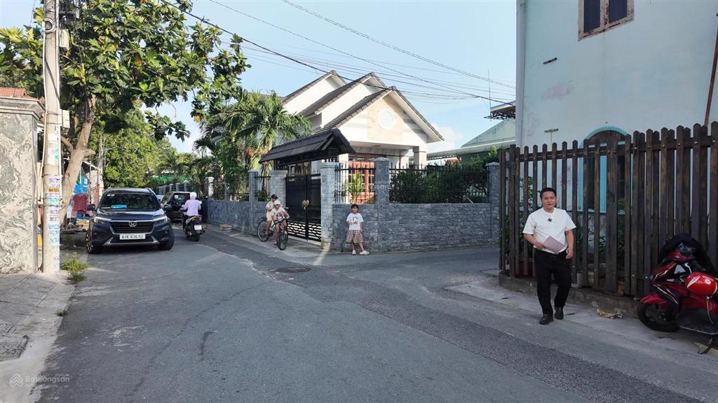 Bán nhà lô góc 2 mặt tiền khu phố 7 phú lợi  thành phố hồ chí minh.