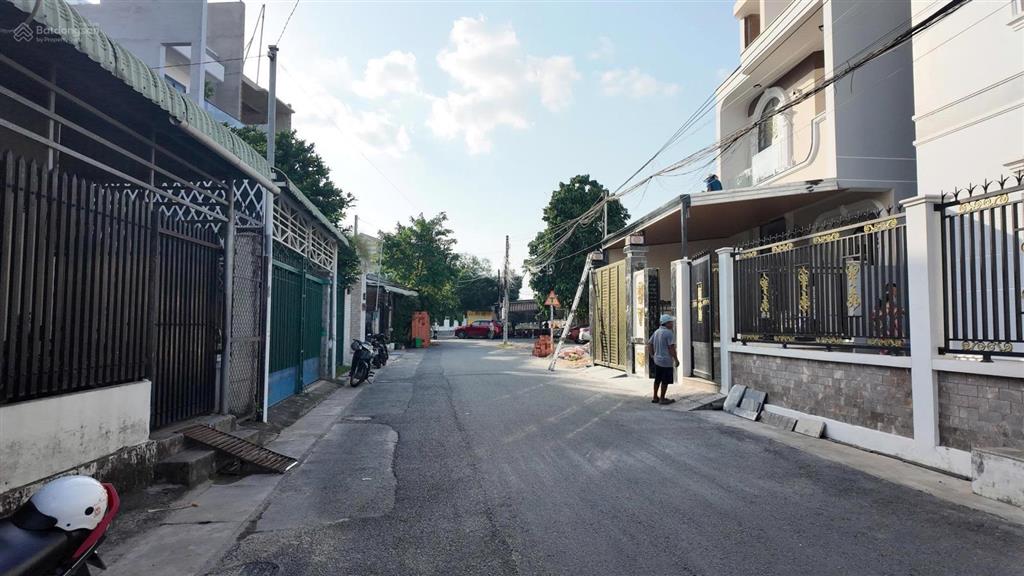 Bán nhà lô góc 2 mặt tiền khu phố 7 phú lợi  thành phố hồ chí minh.