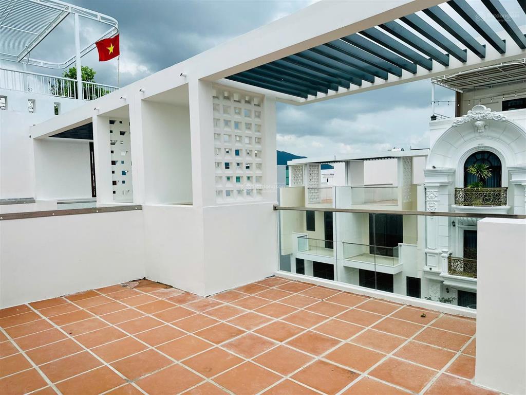 Chuyển nhượng nhà xây sẵn ngang 6m khu đô thị vcn phước long 2 giá chỉ 11 tỷ