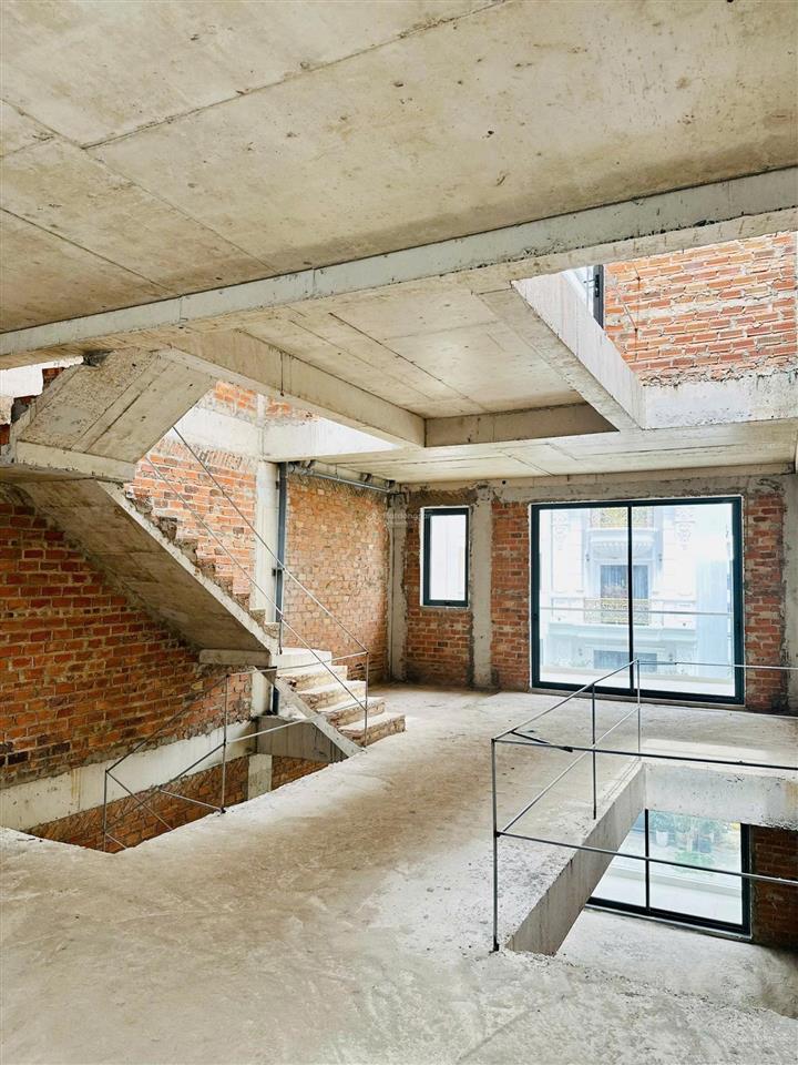 Chuyển nhượng nhà xây sẵn ngang 6m khu đô thị vcn phước long 2 giá chỉ 11 tỷ